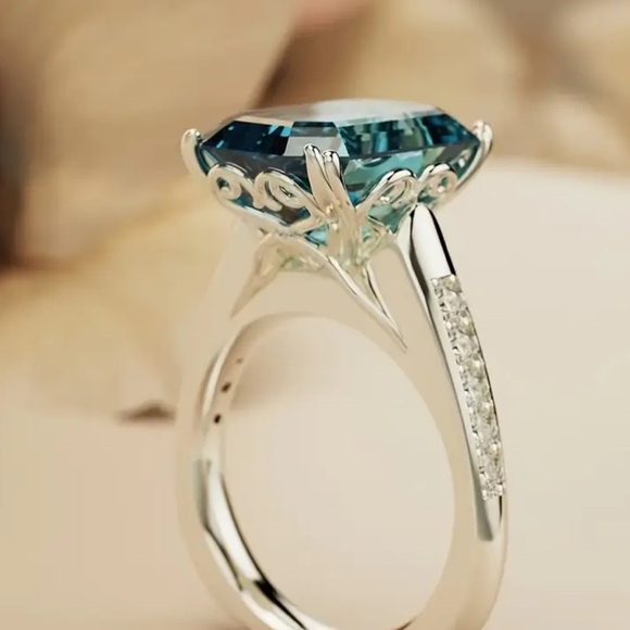 GORGEOUS Art Deco Style Emerald Cut Blue Topaz Color Ring Silver Size 9 - Picture 4 of 7